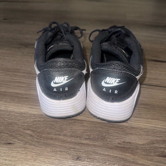Nike Women’s Black and White Air Max SC Sneakers | Size 7 | Gently Used - Picture 3 of 8